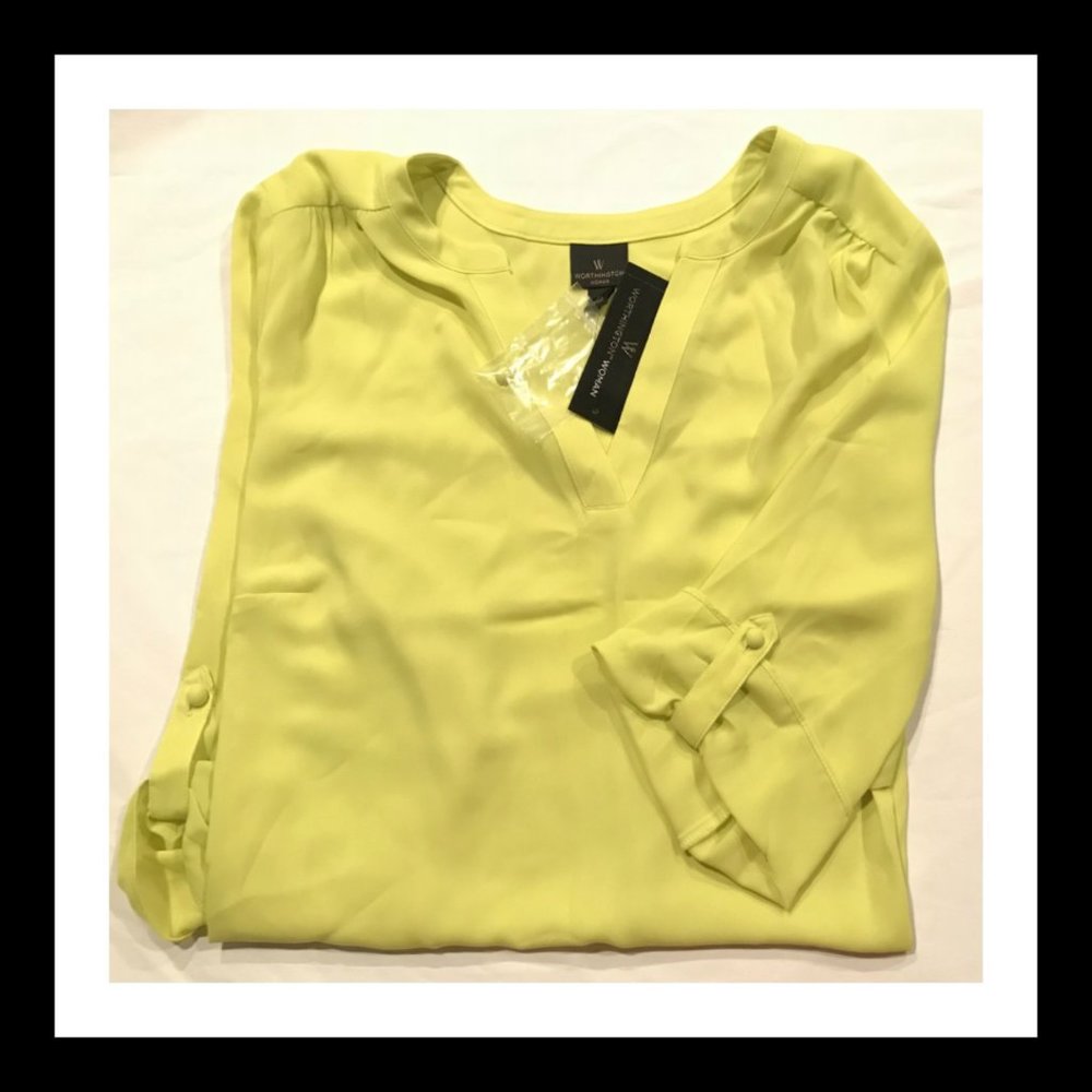 3/4" Button Sleeve V-neck blouse
